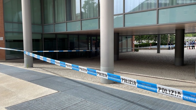 La sede del Gruppo Sella evacuata per allarme bomba. Ma era un borsone con dei vestiti