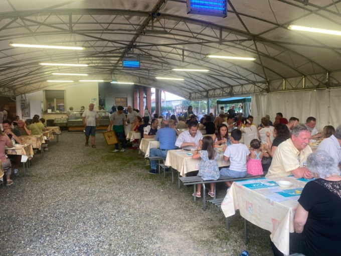 Gran successo per gli alpini: “Venduti almeno 20 litri di spritz”