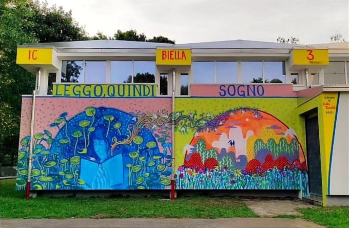 “Leggo quindi sogno”: terminato il murales sulla facciata della Marconi