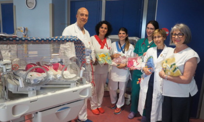 La maglia che scalda il cuore: un nuovo dono alla Neonatologia dell’Asl Bi