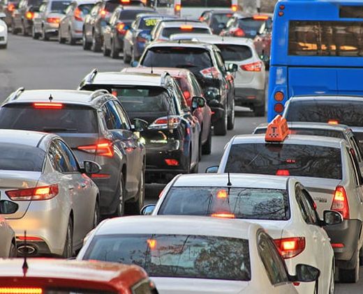 Arriva “AutoGiro Automobilistico d’Italia” e il traffico della città va in tilt con lunghe code e vari disagi
