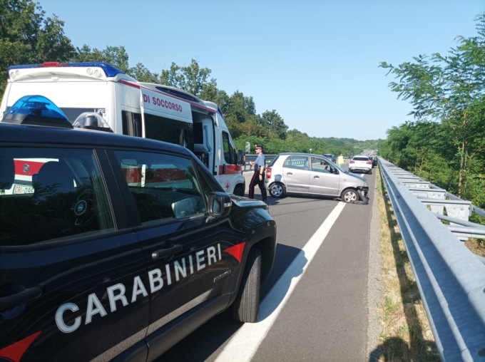 Scoppia la gomma e perde il controllo: paura in tangenziale