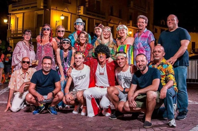 Una festa a tema anni 90 per raccogliere fondi nel Biellese: ecco come partecipare