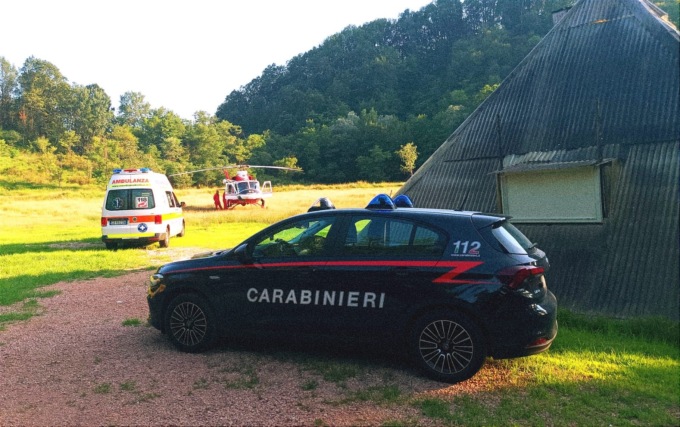 Cade nei boschi con la moto da cross: paura per un giovane disperso per ore