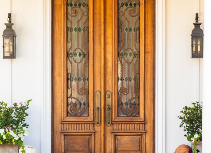 Porta di ingresso e cassapanche per esterni: comodità, stile e affidabilità