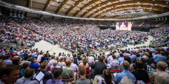 Mille Testimoni di Geova al congresso del fine settimana a Novara