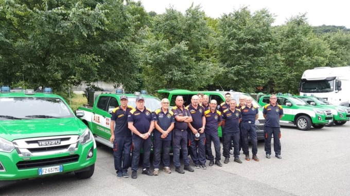 Dal Piemonte al Sud per spegnere gli incendi: la meravigliosa storia dei volontari