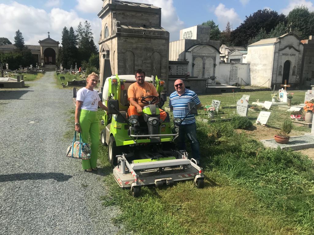 Nei cimiteri di Biella si parte con la pulizia