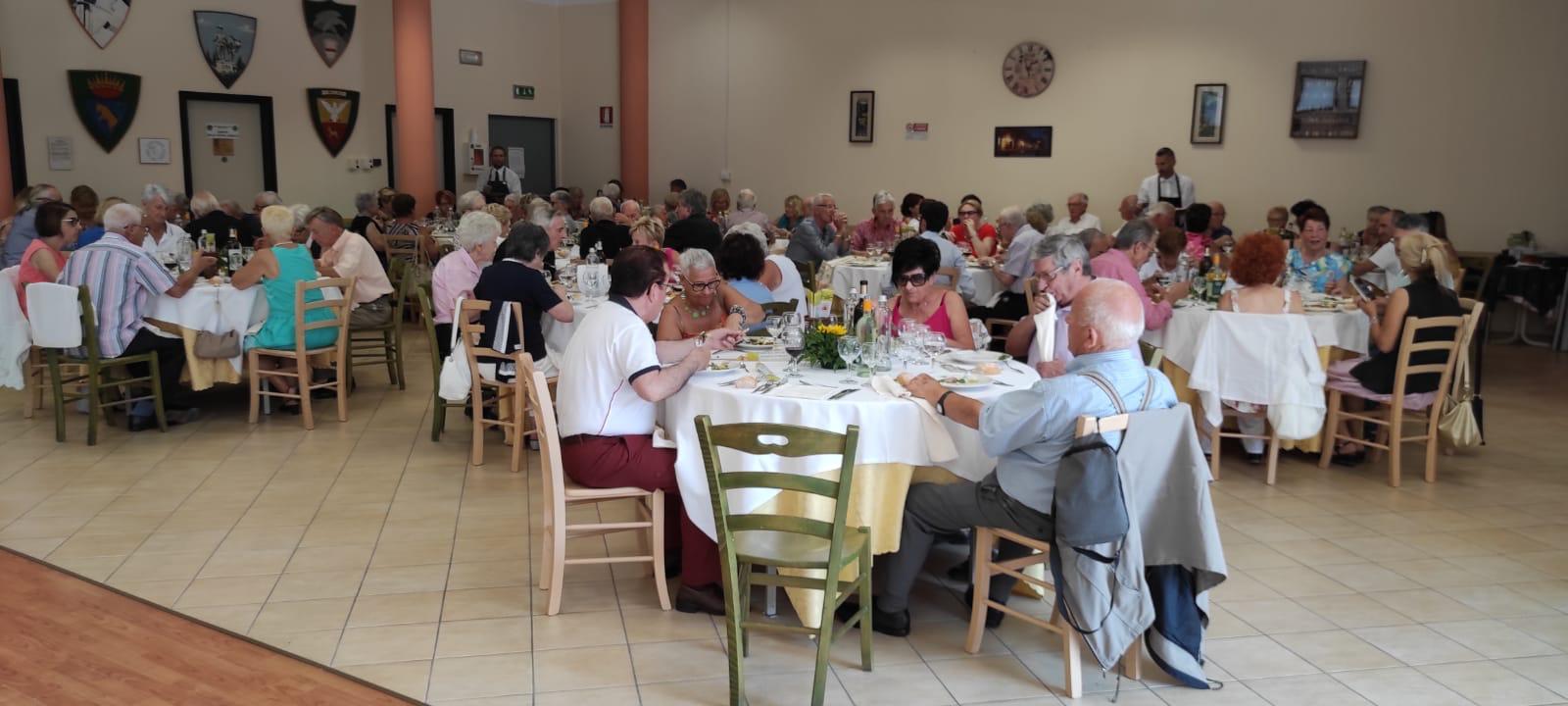 Il pranzo di Ferragosto, anche nel Centro Anziani del Vernato