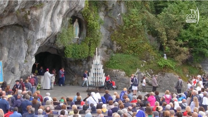 In diretta da Lourdes il Rosario con il vescovo Farinella