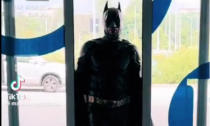 Batman in Pediatria a Biella - VIDEO