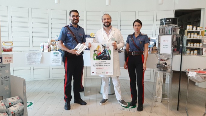 Prevenzione per le truffe agli anziani: consegnati dai Carabinieri i volantini alle farmacie di Andorno e Sagliano