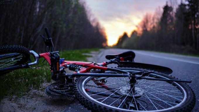 Ragazzo di 14 anni investito in bici: ferito ma cosciente