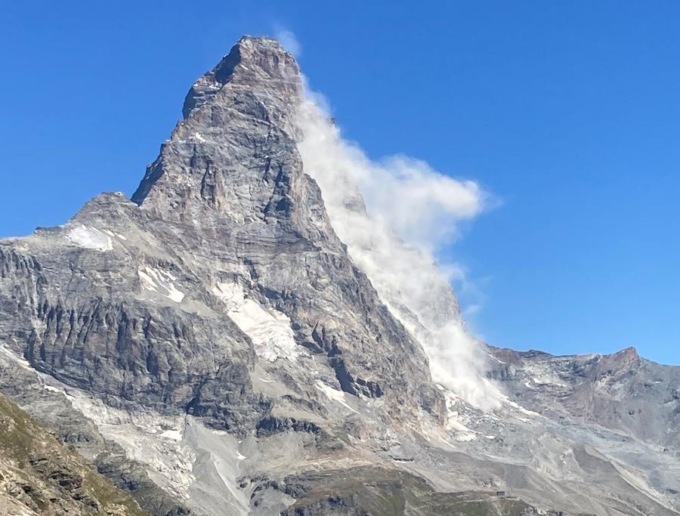 Frana sul Cervino, il video del crollo con la nube polverosa
