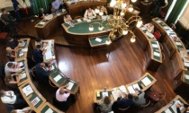 Un minuto di silenzio per Giorgio Napolitano in consiglio comunale