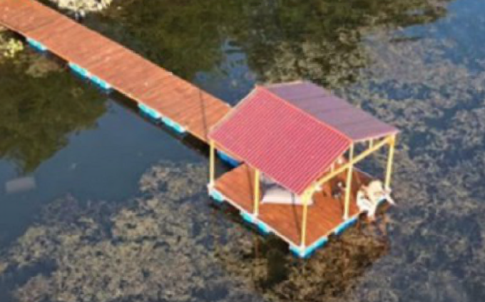 Pontile abusivo in vendita a 65mila euro