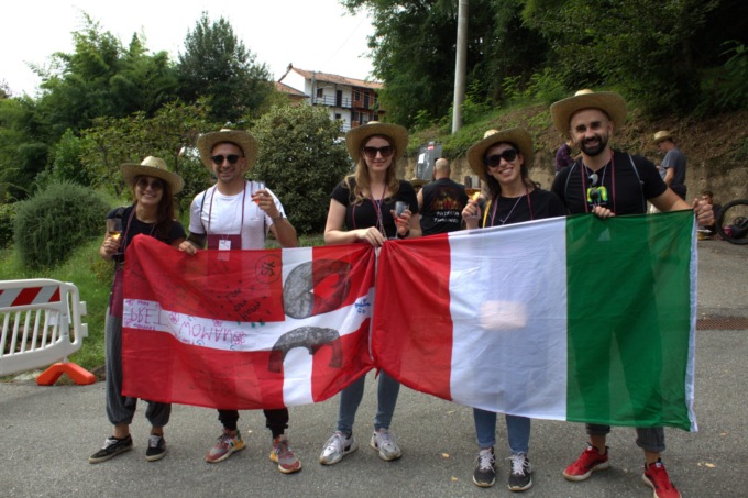 Alla Ronda del Bramaterra turisti