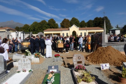 Venuti in centinaia oggi per l’addio a Gabriele Maffeo
