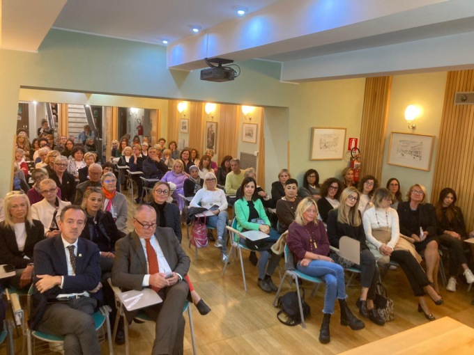 In cento per la serata sul tumore al seno
