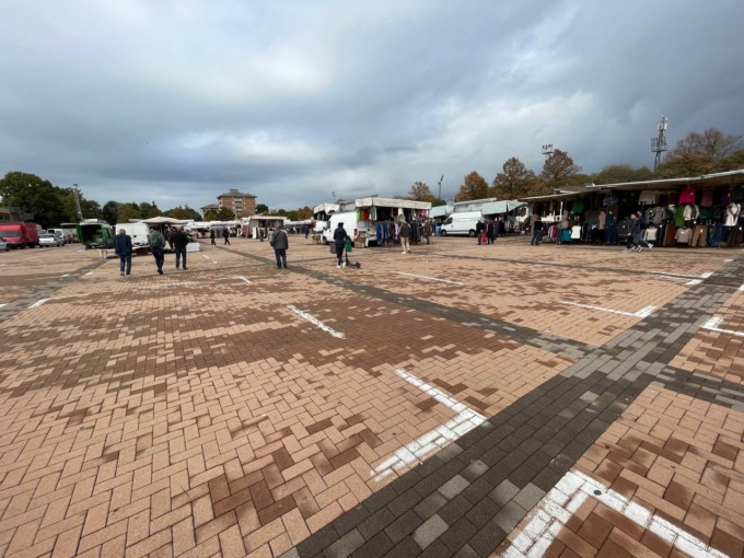 Il mercato di Piazza Falcone, fra eccellenze e disagi