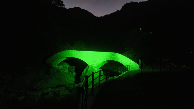 Il Ponte di Piedicavallo illuminato di verde per la Salute Mentale