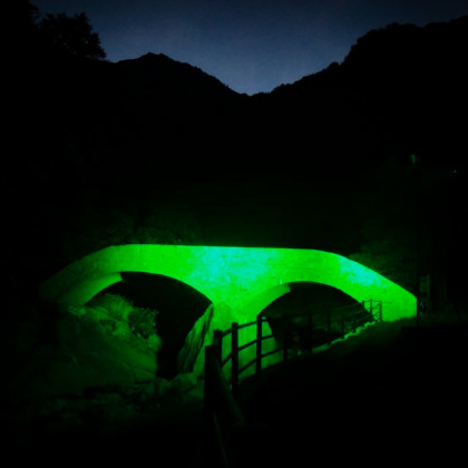 Il Ponte di Piedicavallo illuminato di verde
