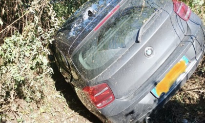 Finisce nel fosso con l'auto lungo la strada per Arro a Salussola: conducente ferito