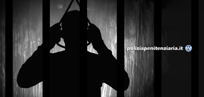 Tragedia nel carcere di Biella, detenuto si toglie la vita