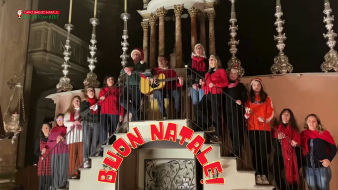 Caro Babbo Natale, la canto per bene: ecco i primi video!