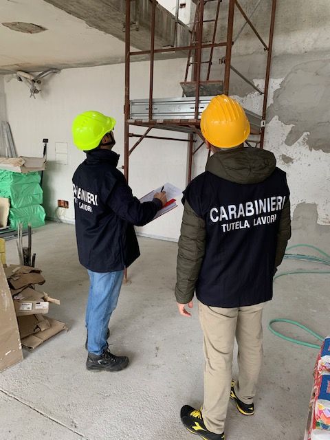 Cantieri edili ai raggi X dai Carabinieri del Nucleo ispettorato del lavoro: raffica di denunce e di pesanti sanzioni