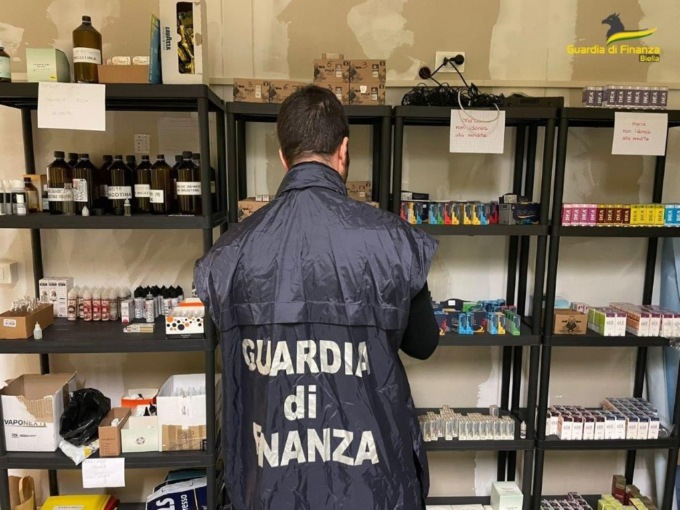 Contrasto allo spaccio: la Guardia di Finanza sequestra chili di droga e migliaia di euro