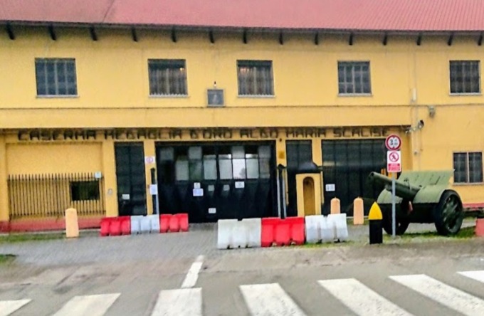 Spacciava droga dentro e fuori dalla caserma: arrestato militare della “Scalise”