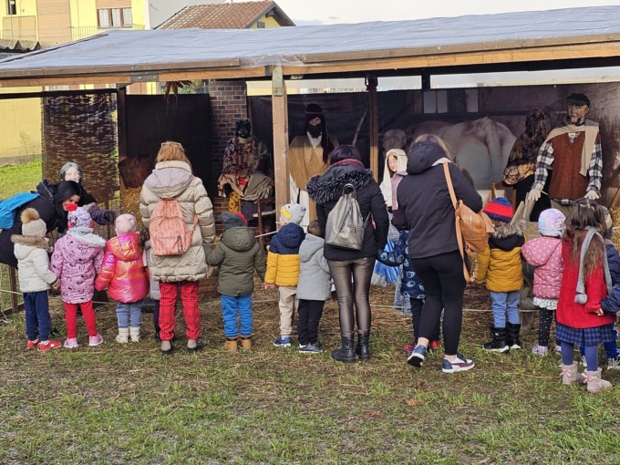 380 bambine e bambini alla “frazione dei presepi”