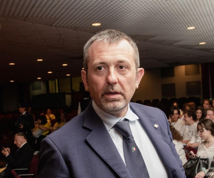 Delmastro e l’auto blindata del 41 bis: è polemica e arriva la replica