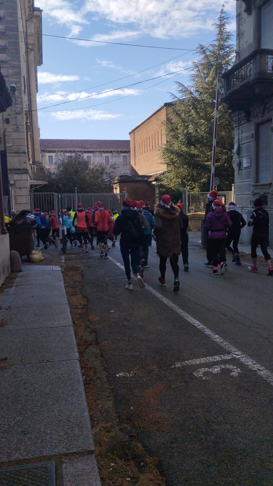 Biella Corsa dei babbi natale (6)