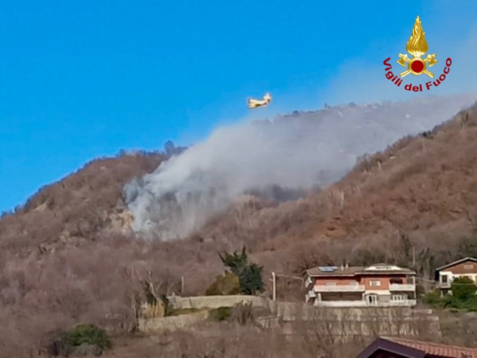 Incendio sulle montagne di Condove, anche i Vigili del Fuoco di Biella sul posto