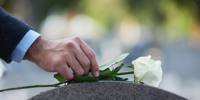Candelo piange per la morte di Costanza Scarlatta