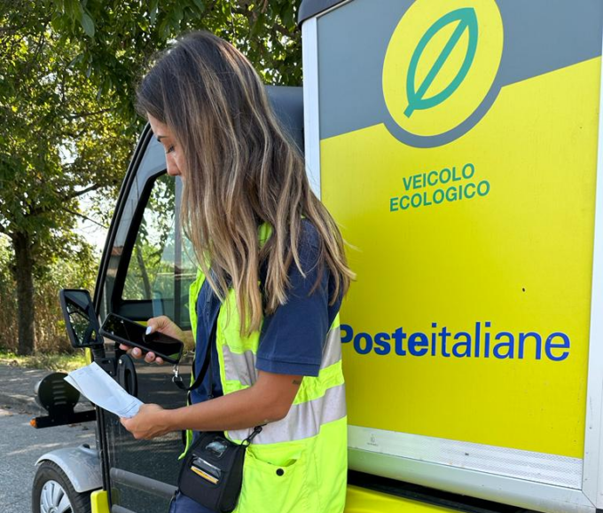 A Biella nuovi palmari ai portalettere per consegne più veloci durante le festività