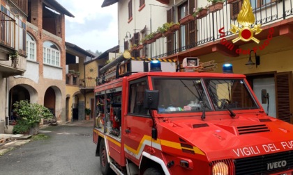 Incendio scoppiato dalla canna fumaria, vigili del Fuoco al lavoro