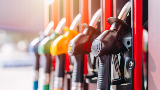 Tensioni geopolitiche nel Medio Oriente spingono al rialzo i prezzi del petrolio