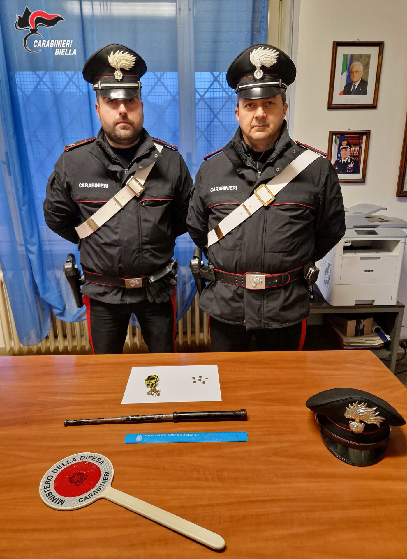 Hashish e bastone rigido sequestrati dai carabinieri 2