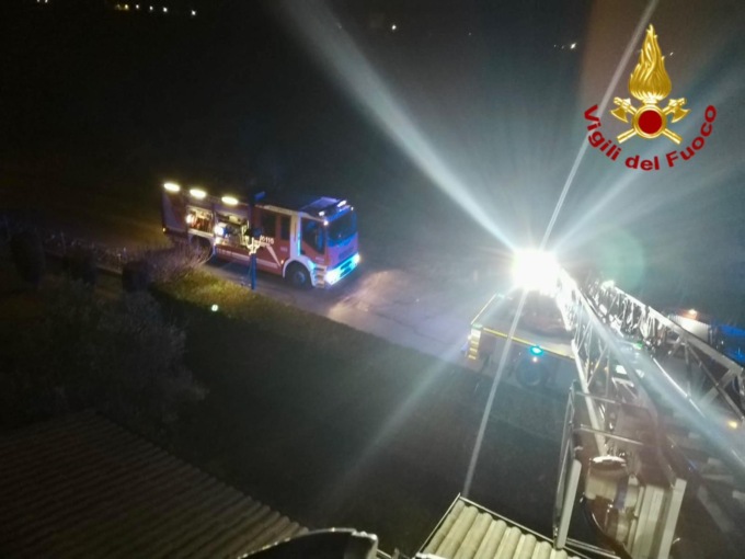 Incendio di canna fumaria a Benna. I danni sono contenuti