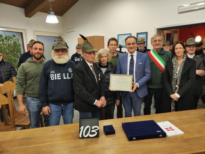 Il presidente Cirio incontra l’alpino ultracentenario Renato Colombo di Mottalciata