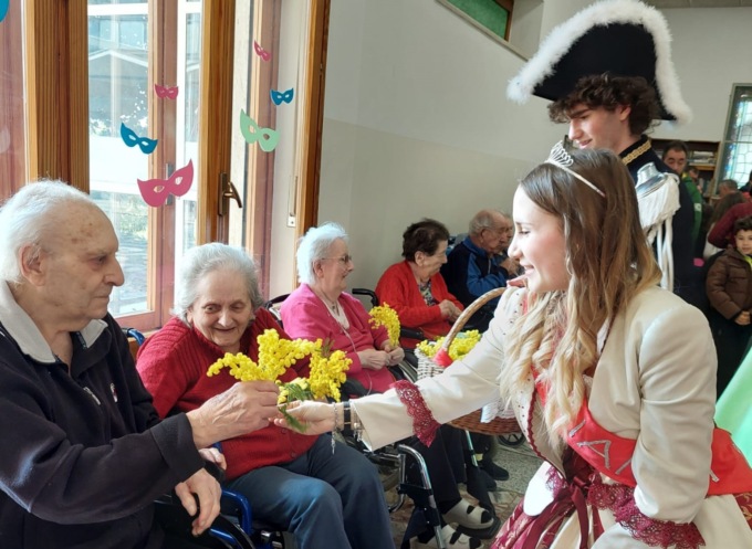 Quando il Carnevale fa bene alla salute: la festa in maschera in casa di riposo a Viverone