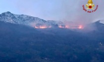 Incendio in Valle Elvo: i Vigili del Fuoco lottano contro le fiamme