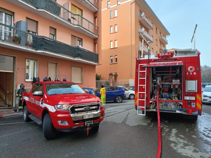 Incendio in un appartamento in via Macchieraldo a Biella