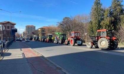 Protesta dei trattori, gli agricoltori biellesi in marcia sono arrivati a Biella