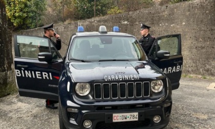 Rubano generi alimentari al Conad di Mongrando: scoperti, abbandonano il bottino e scappano