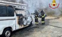 Autofurgone in fiamme al Favaro. Il VIDEO