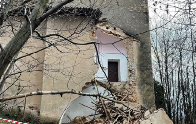 Masserano, crolla la sagrestia della chiesa alpina